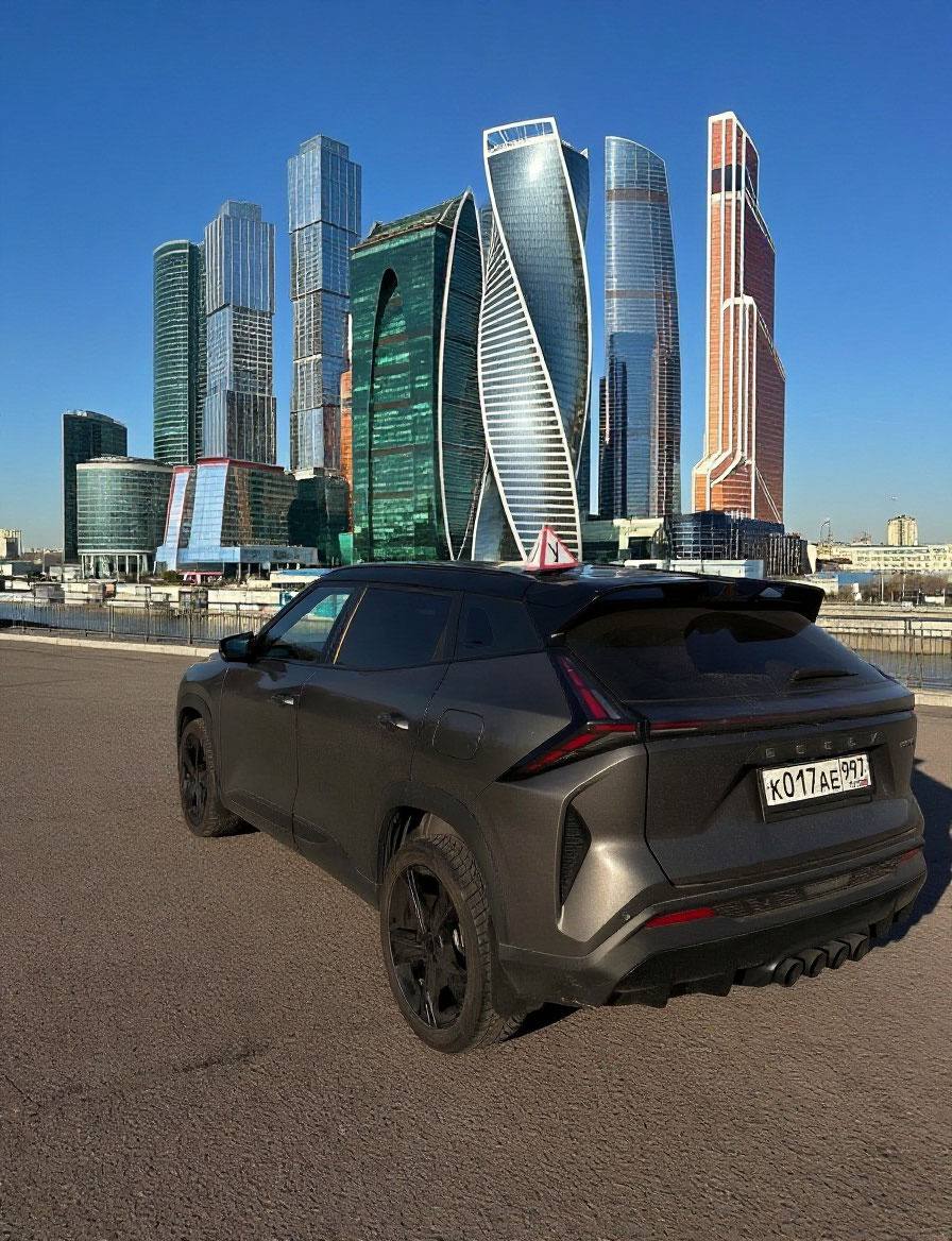 Geely Cityray вид сзади сбоку